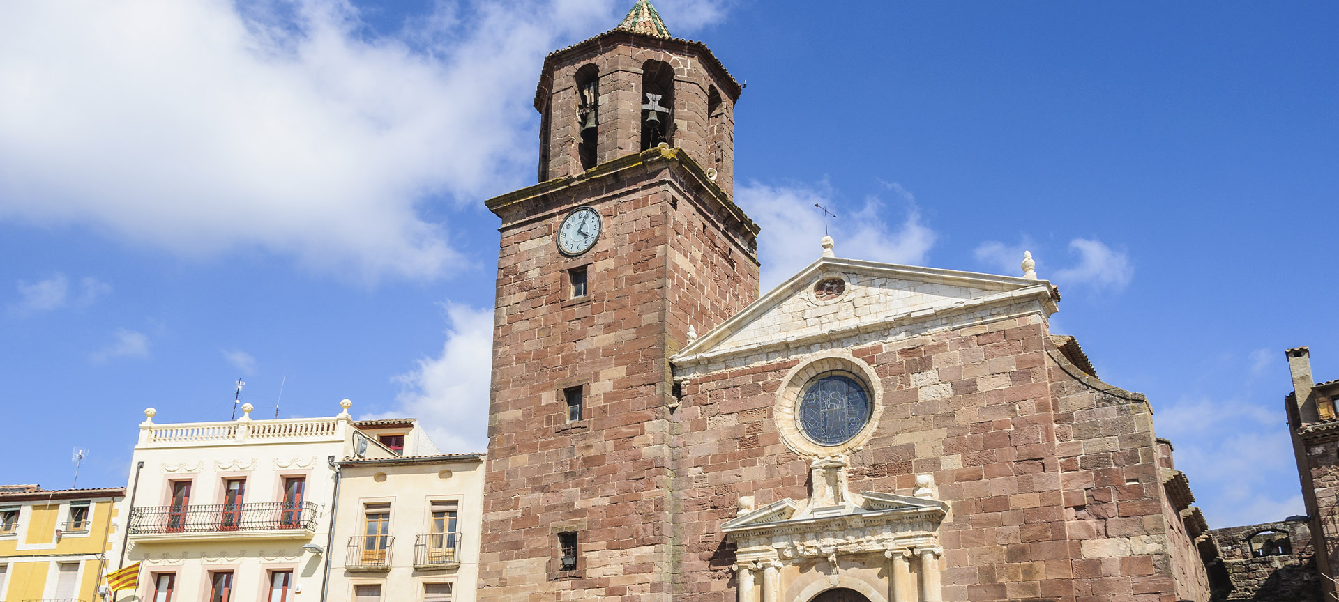 Iglesia de Santa María, en Prades (Tarragona, Cataluña) Iglesia de Santa María, en Prades (Tarragona, Cataluña)