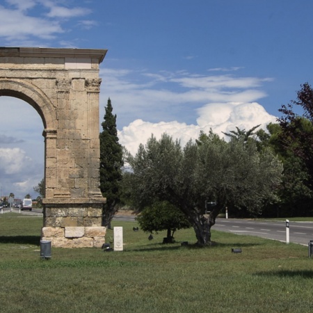 El arco de Bará, a Roda de Berà (Tarragona, Catalogna)
