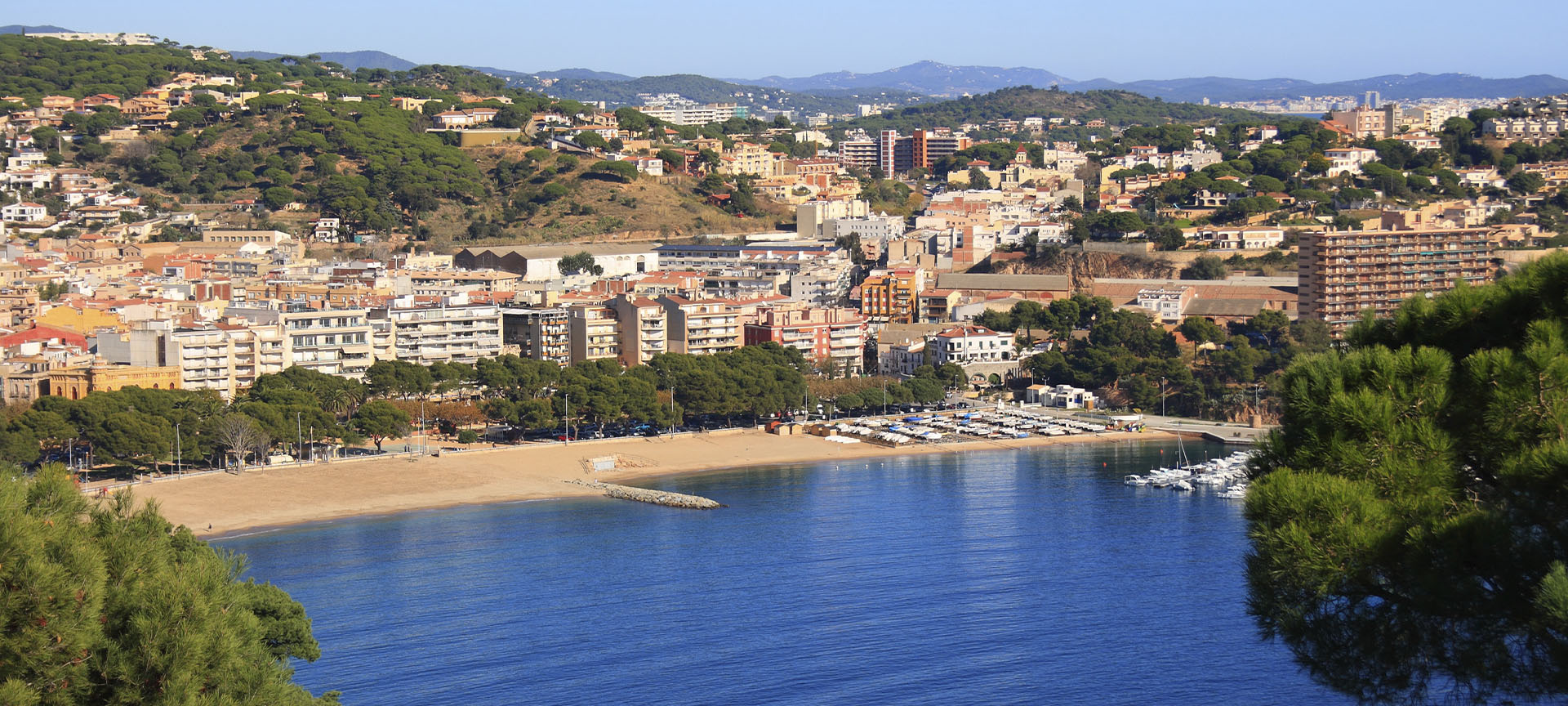 Vista de Sant Feliu de Guíxols, en Girona (Cataluña) Vista de Sant Feliu de Guíxols, en Girona (Cataluña)