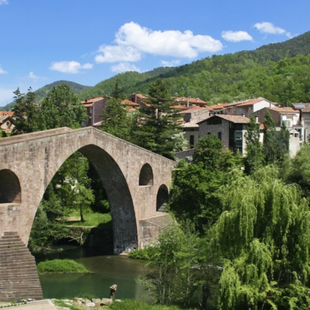 Veduta di Sant Joan de Les Abadesses, a Girona (Catalogna)