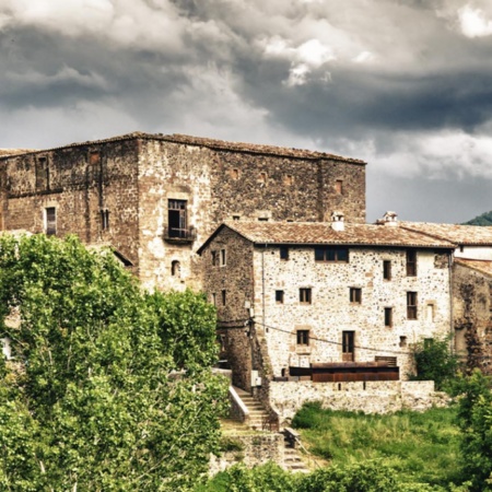 Panoramica di Santa Pau, a Girona (Catalogna)