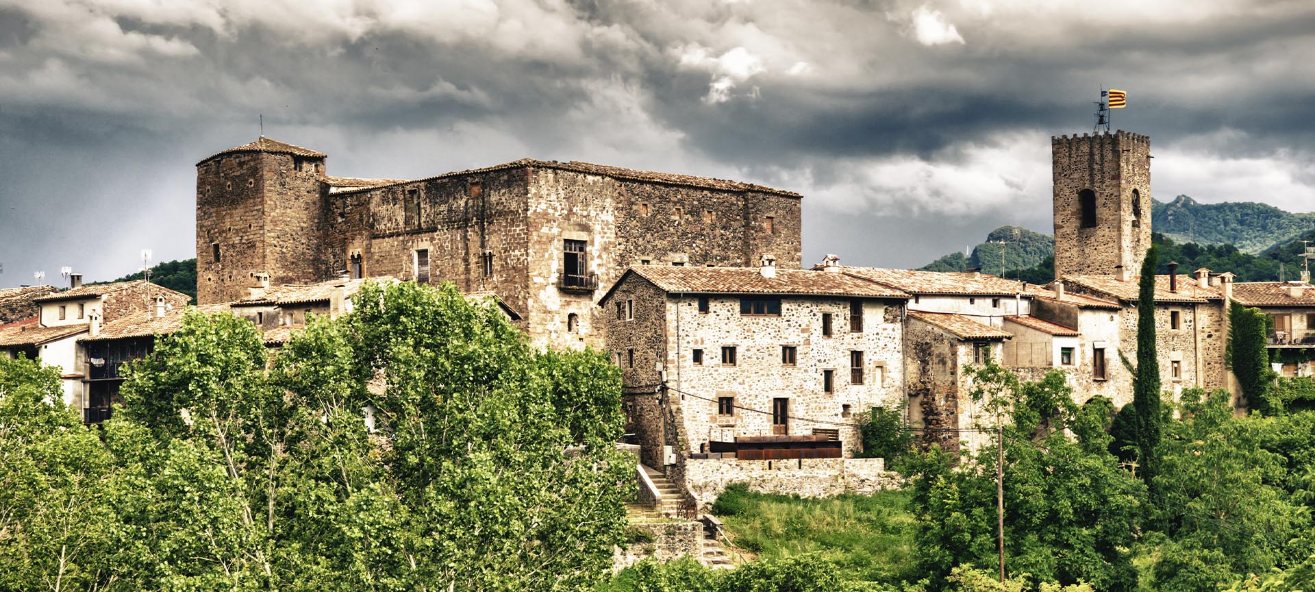 Panorámica de Santa Pau, en Girona (Cataluña) Panorámica de Santa Pau, en Girona (Cataluña)