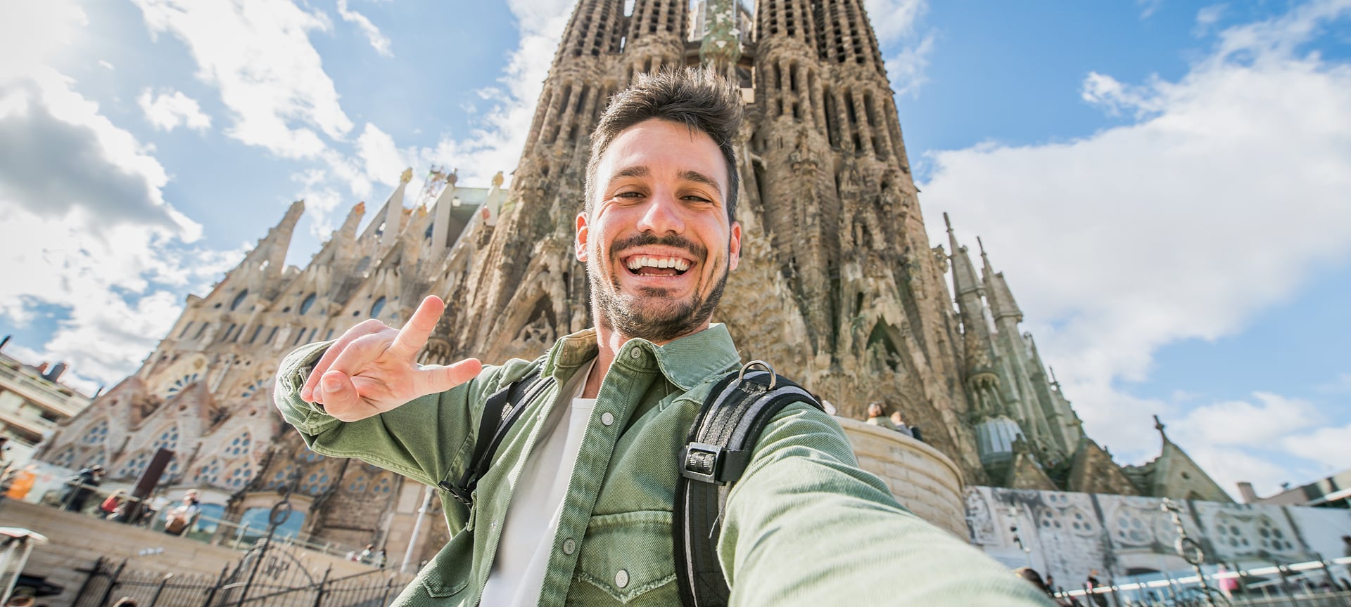 Turista haciéndose un selfie en la Sagrada Familia de Barcelona, Cataluña Turista haciéndose un selfie en la Sagrada Familia de Barcelona, Cataluña