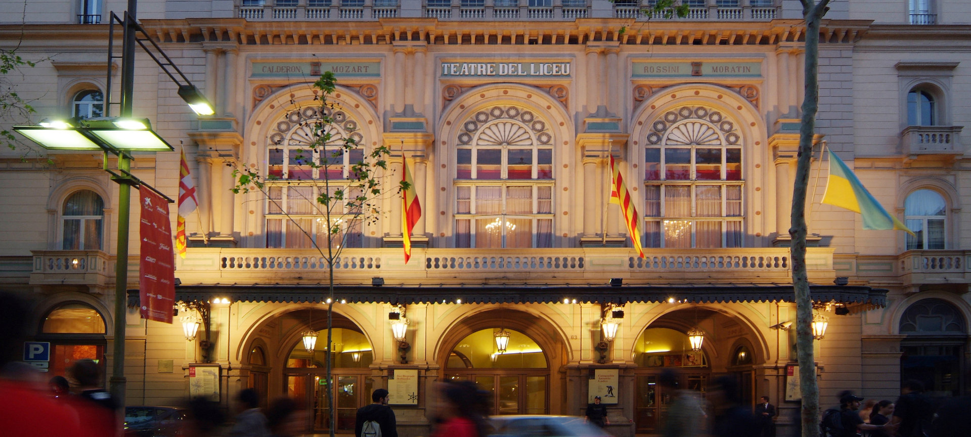 Außenansicht des Gran Teatre del Liceu de Barcelona, im Volksmund einfach El Liceu. Außenansicht des Gran Teatre del Liceu de Barcelona, im Volksmund einfach El Liceu.