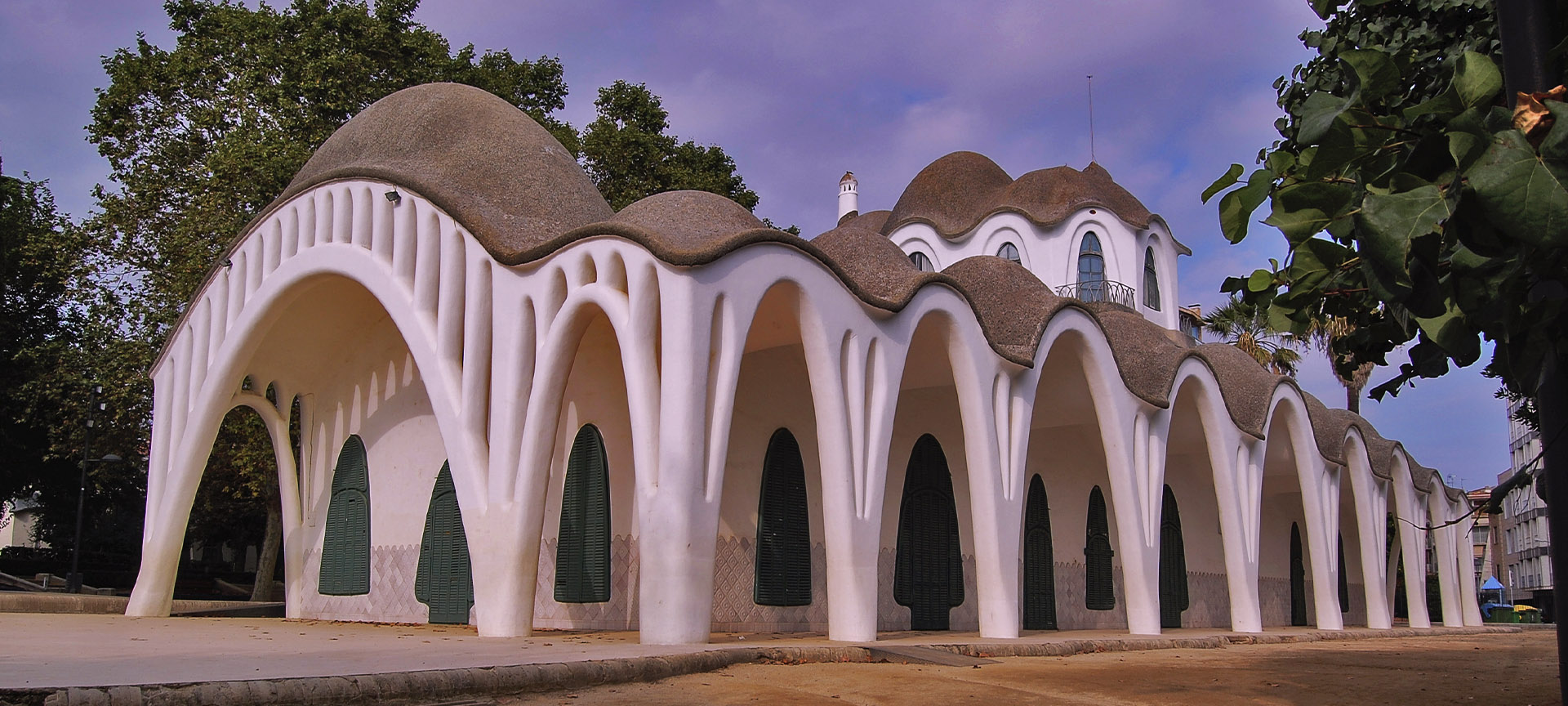 Der Hof Masia Freixa im Sant Jordi-Park von Terrasa (Barcelona, Katalonien) Der Hof Masia Freixa im Sant Jordi-Park von Terrasa (Barcelona, Katalonien)
