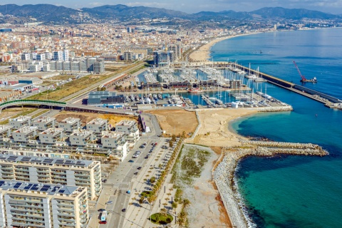 Vista aérea da praia de Badalona