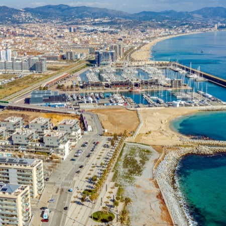 Luftaufnahme des Strands von Badalona