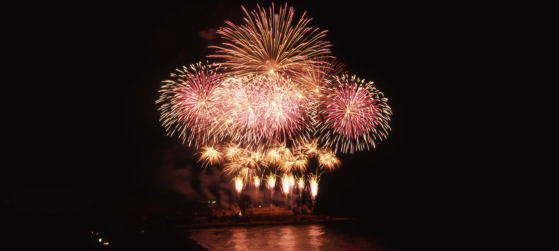 Concurso Internacional de Fuegos Artificiales Concurso Internacional de Fuegos Artificiales