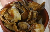 Vongole stufate, uno dei piatti tipici della Festa dei frutti di mare di O Grove (Pontevedra, Galizia)