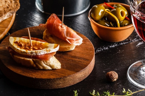 Vermut y tapas