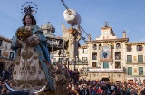Una bambina è la protagonista della “Discesa dell'angelo”, nella quale si cala fino all'immagine della Madonna e le toglie il fazzoletto nero che porta sulla testa in segno di lutto