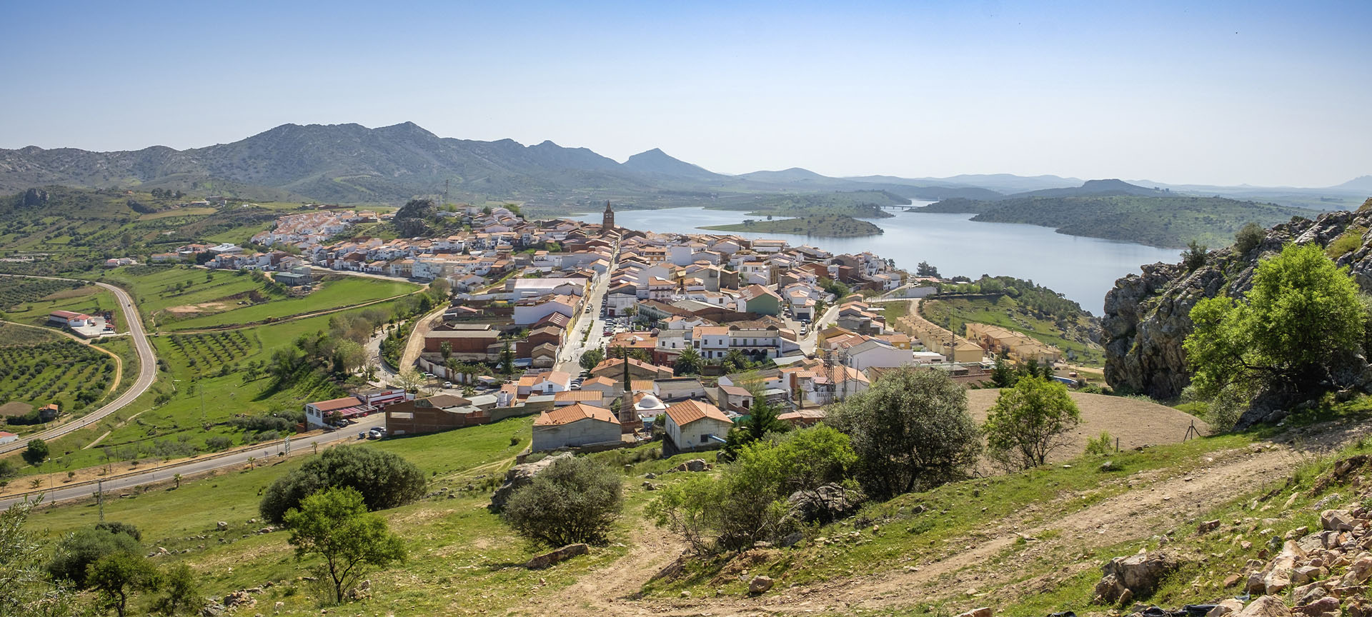 Panorámica de Alange (Badajoz, Extremadura) Panorámica de Alange (Badajoz, Extremadura)
