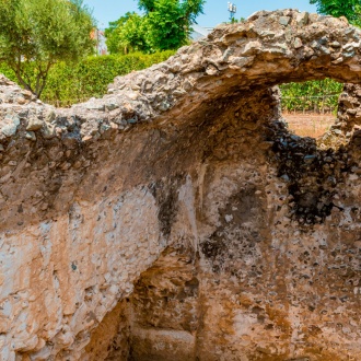 Los Columbarios Funeral Site