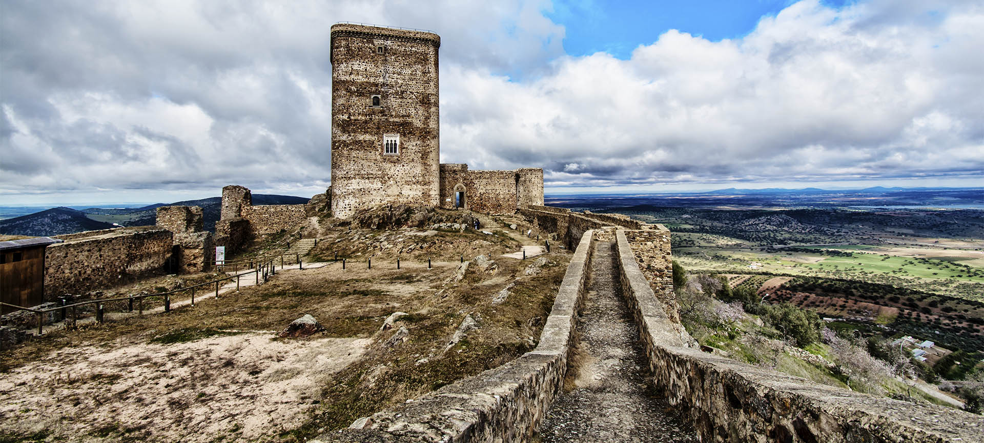 Château de Feria (province de Badajoz, Estrémadure) Château de Feria (province de Badajoz, Estrémadure)