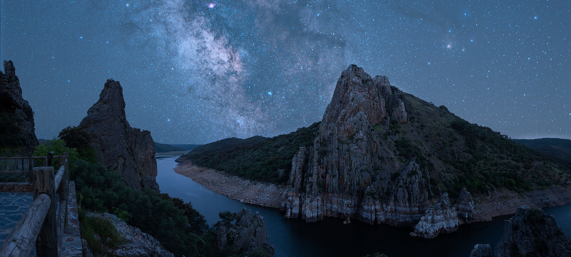 Cielo estrellado en Parque Nacional de Monfragüe, Extremadura Cielo estrellado en Parque Nacional de Monfragüe, Extremadura