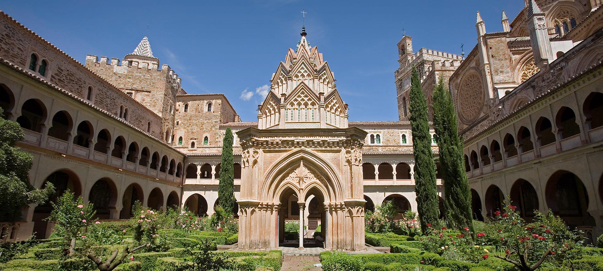 Jardines del Real Monasterio de Nuestra Señora de Guadalupe Jardines del Real Monasterio de Nuestra Señora de Guadalupe