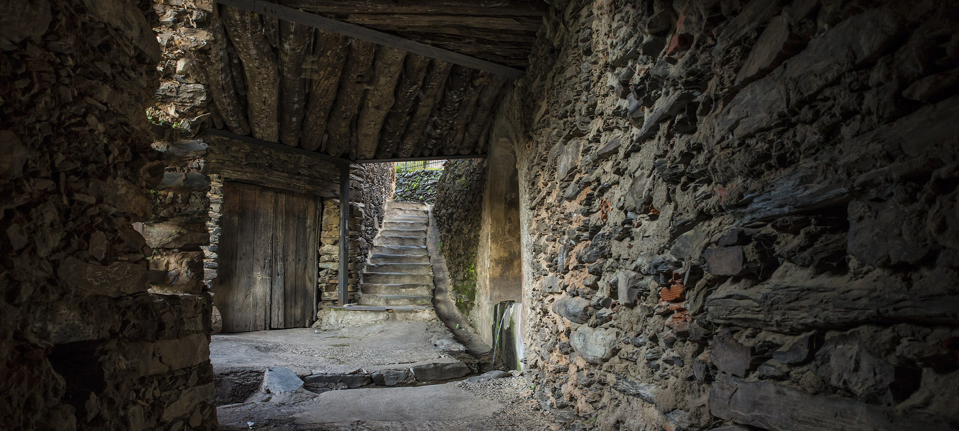 "Architecture traditionnelle de Robledillo de Gata (province de Cáceres, Estrémadure) " "Architecture traditionnelle de Robledillo de Gata (province de Cáceres, Estrémadure) "