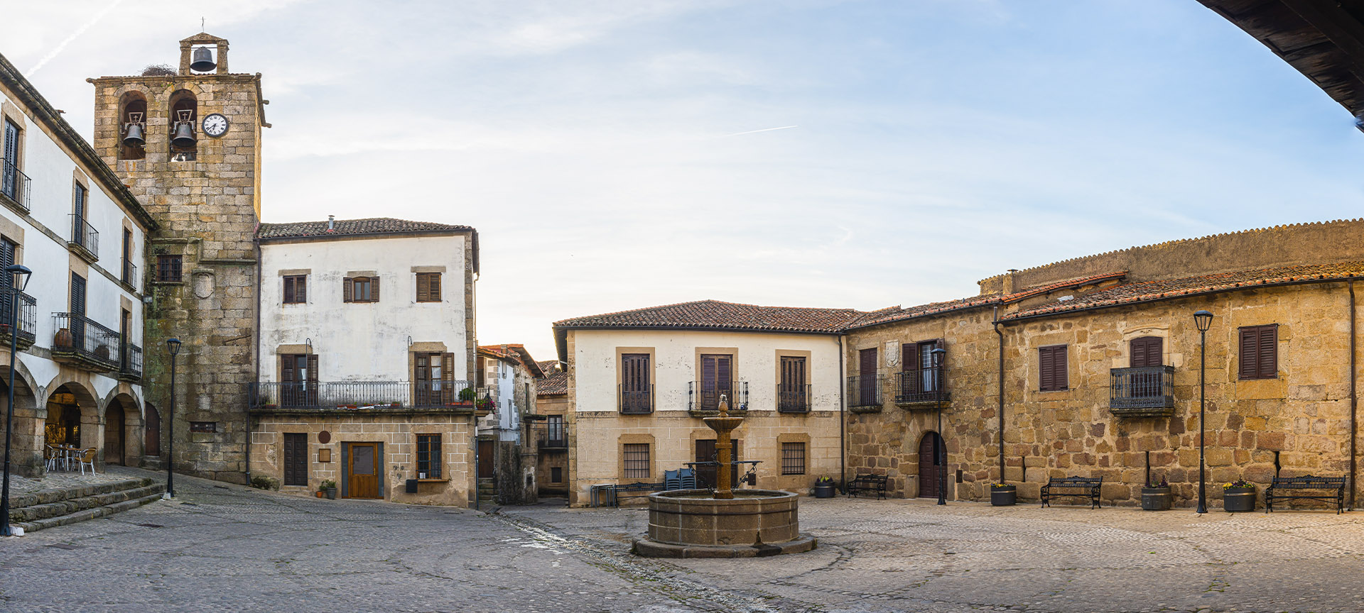 Plaza Mayor di San Martín de Trevejo (Cáceres, Estremadura) Plaza Mayor di San Martín de Trevejo (Cáceres, Estremadura)