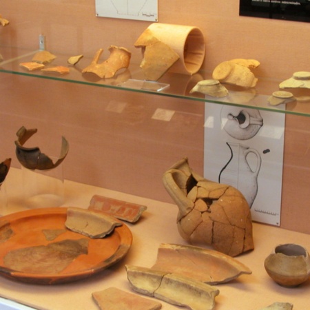 Salle du musée archéologique du « castro » de Viladonga