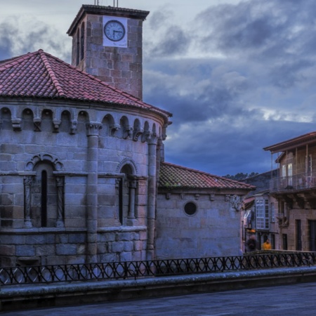 Église Santiago et Plaza Mayor d’Allariz (province d’Ourense, Galice)