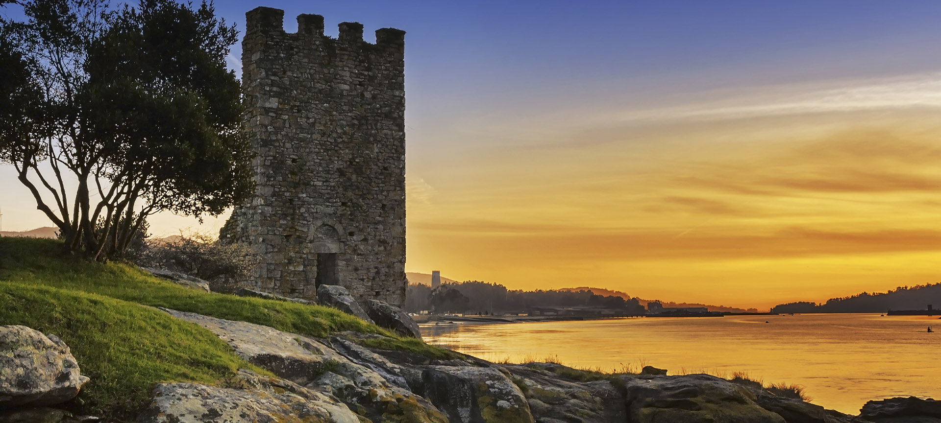 Las Torres de Oeste de Catoira, en Pontevedra (Galicia) Las Torres de Oeste de Catoira, en Pontevedra (Galicia)