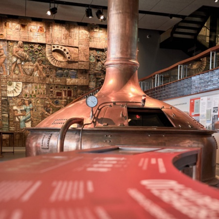 Vue de l'intérieur du musée MEGA Mundo Estrella de Galicia, province de La Corogne