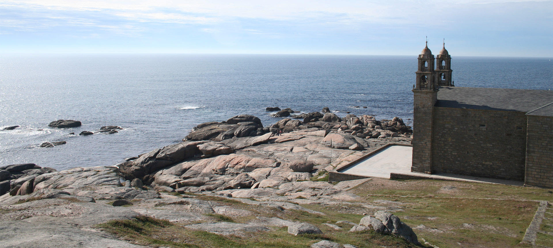 Vista del Santuario de la Virgen de A Barca, en Muxía (A Coruña, Galicia) Vista del Santuario de la Virgen de A Barca, en Muxía (A Coruña, Galicia)