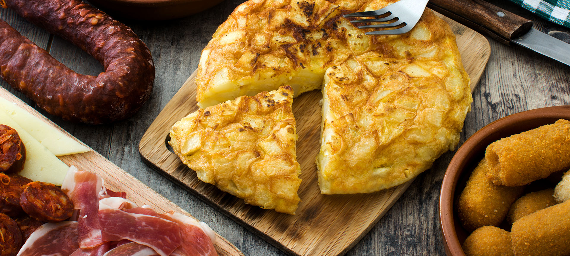 Tortilla y otras tapas típicas de España Tortilla y otras tapas típicas de España