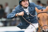 Cavallo e fantino in una competizione all'ippodromo di Madrid