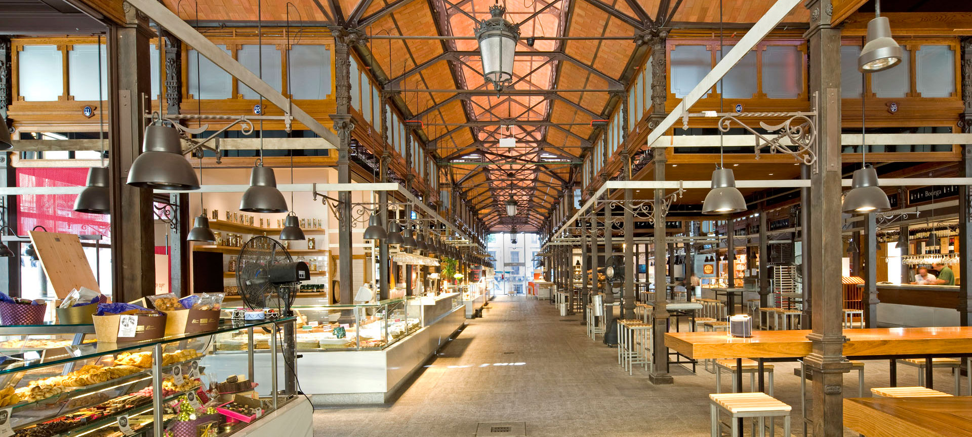 Interior do Mercado San Miguel, Madri. Interior do Mercado San Miguel, Madri.