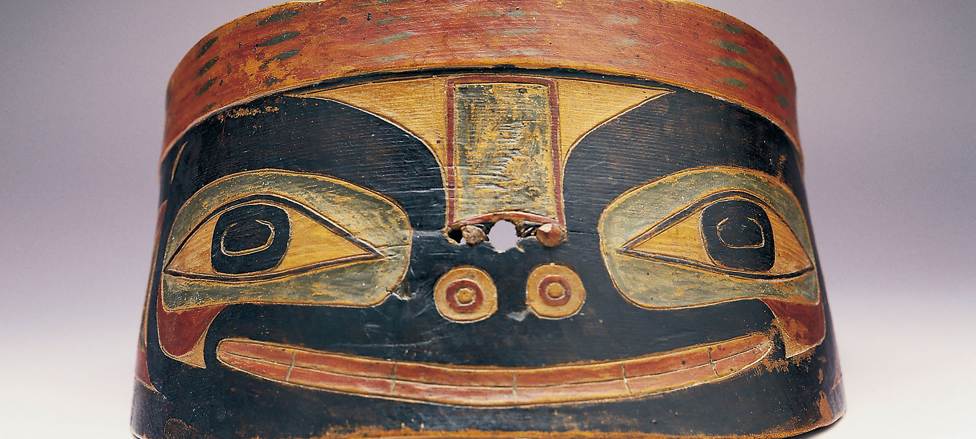 Część zbroi plemienia Tlingit. Muzeum Ameryki Część zbroi plemienia Tlingit. Muzeum Ameryki