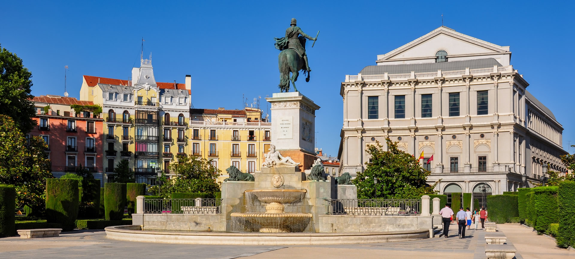 Monumento a Felipe IV en Plaza del Oriente y Teatro Real, Madrid Monumento a Felipe IV en Plaza del Oriente y Teatro Real, Madrid