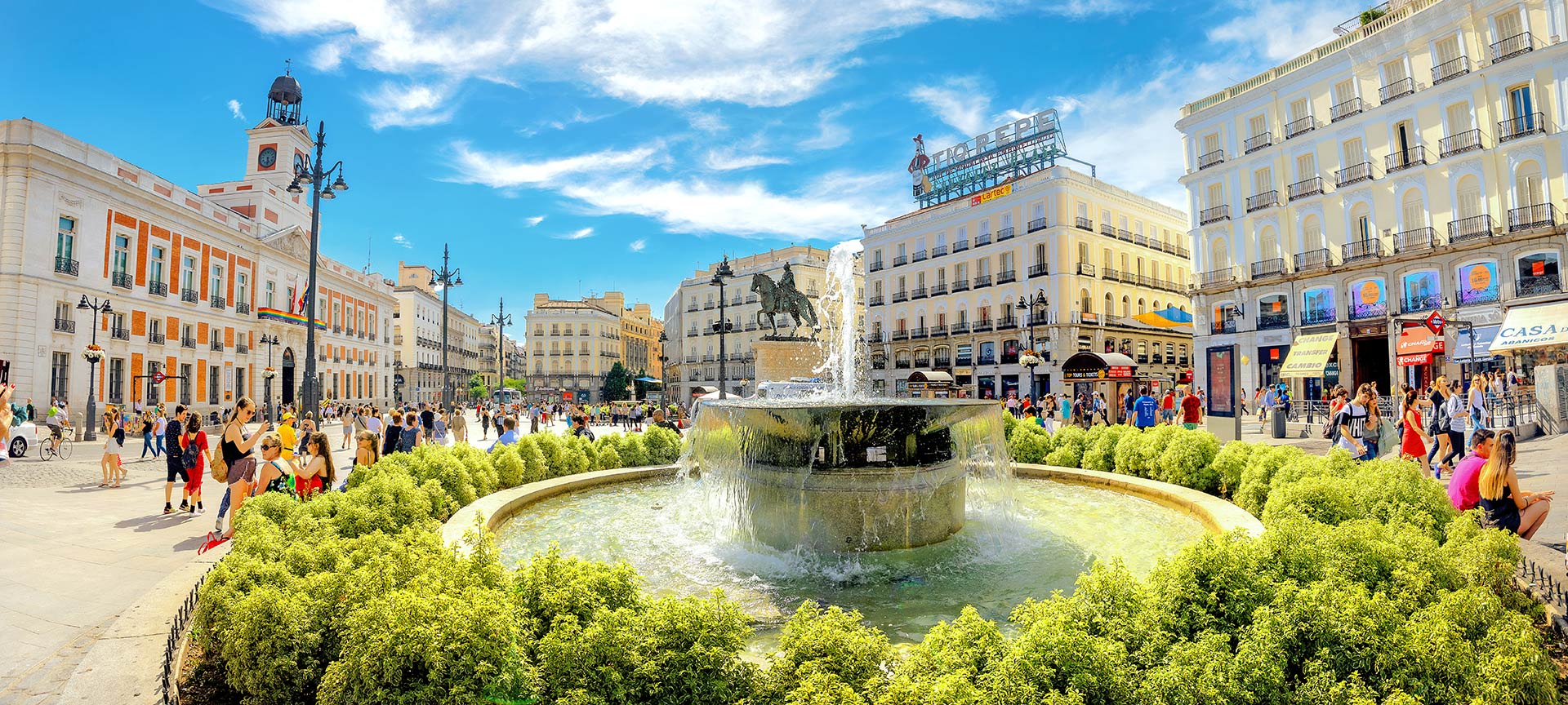 Panorámica parcial de la Puerta del Sol. Madrid Panorámica parcial de la Puerta del Sol. Madrid