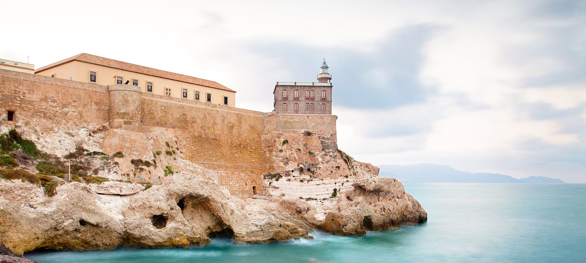 Vista del Faro en La Ciudadela de Melilla Vista del Faro en La Ciudadela de Melilla