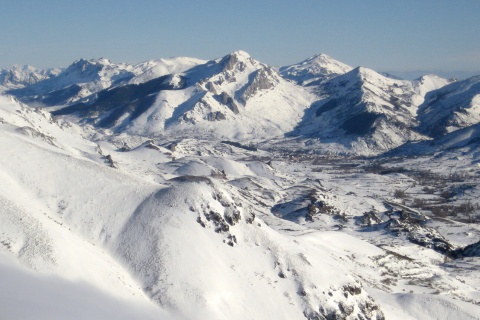 Villamanin in winter. Alto del Bernesga