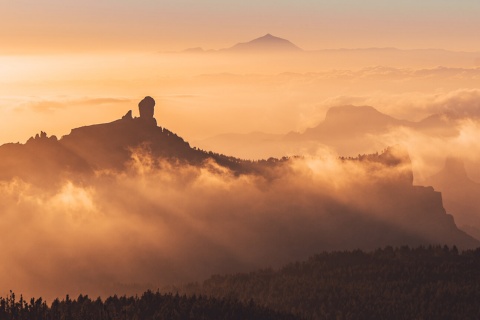 Vue depuis El Roque, Grande Canarie, avec le Teide en arrière plan