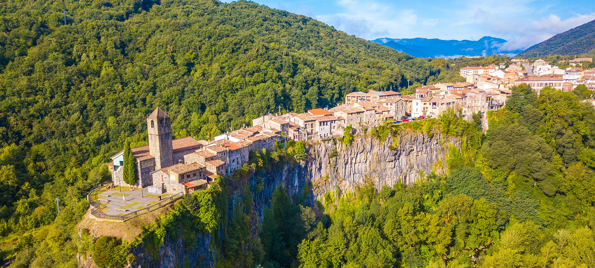 Castellfollit de la Roca, La Garrotxa, Girona Castellfollit de la Roca, La Garrotxa, Girona