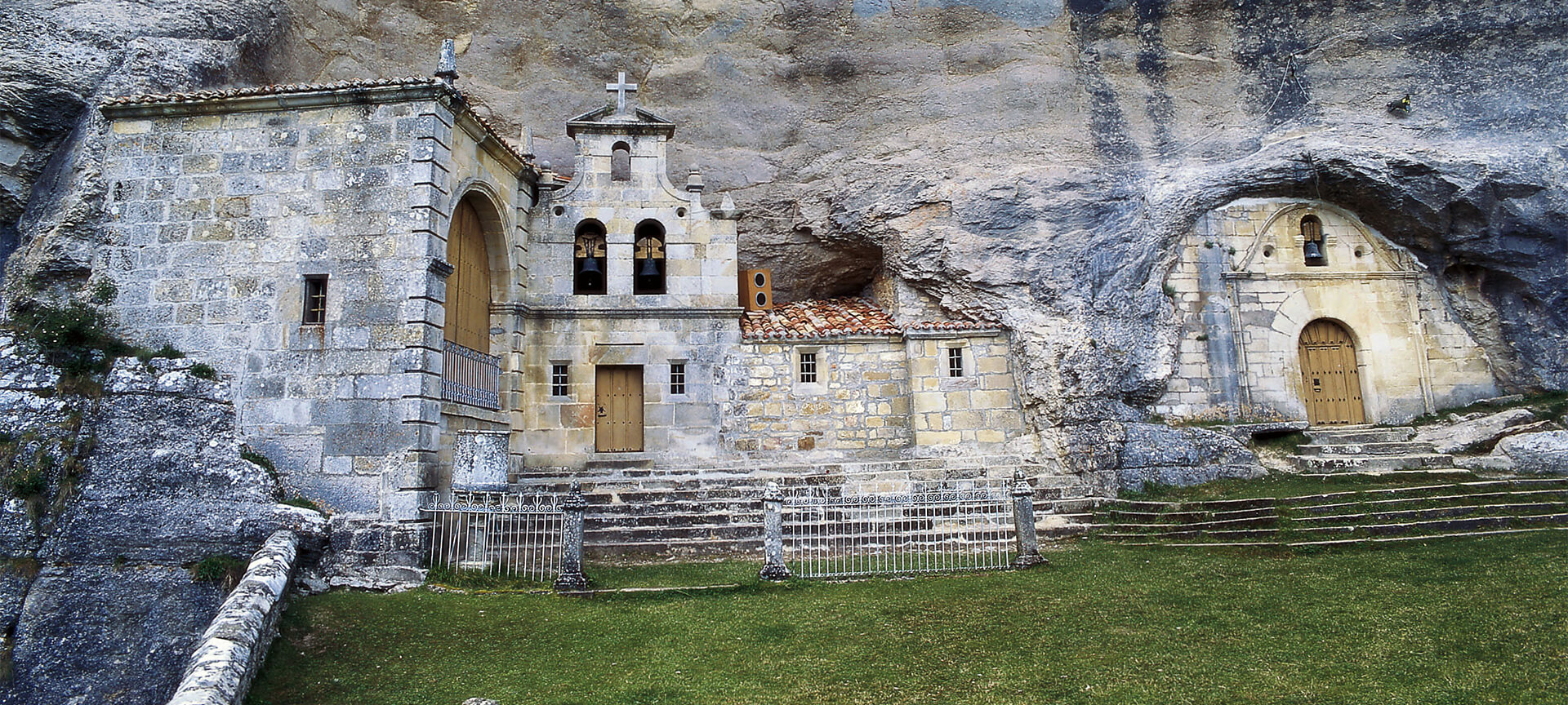 Ermita de San Bernabé en Ojo Guareña Ermita de San Bernabé en Ojo Guareña