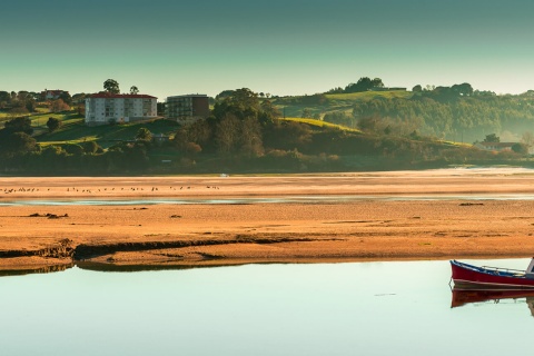 San Vicente de la Barquera Estuary. Oyambre Nature Reserve