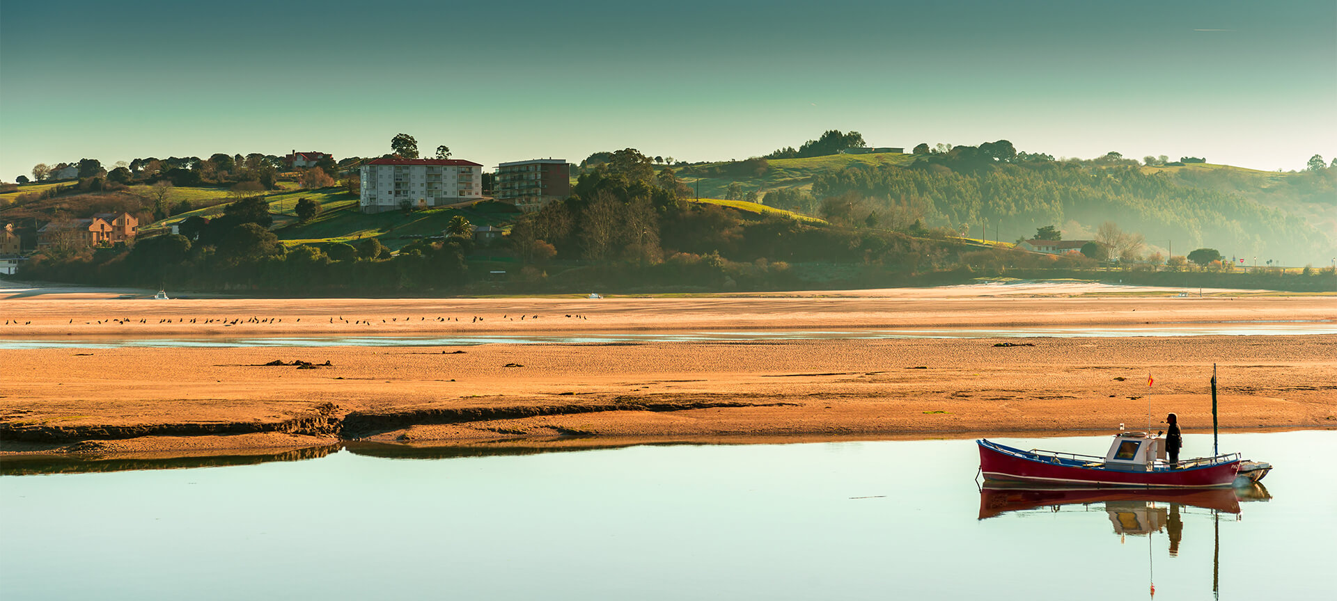 San Vicente de la Barquera Estuary. Oyambre Nature Reserve San Vicente de la Barquera Estuary. Oyambre Nature Reserve