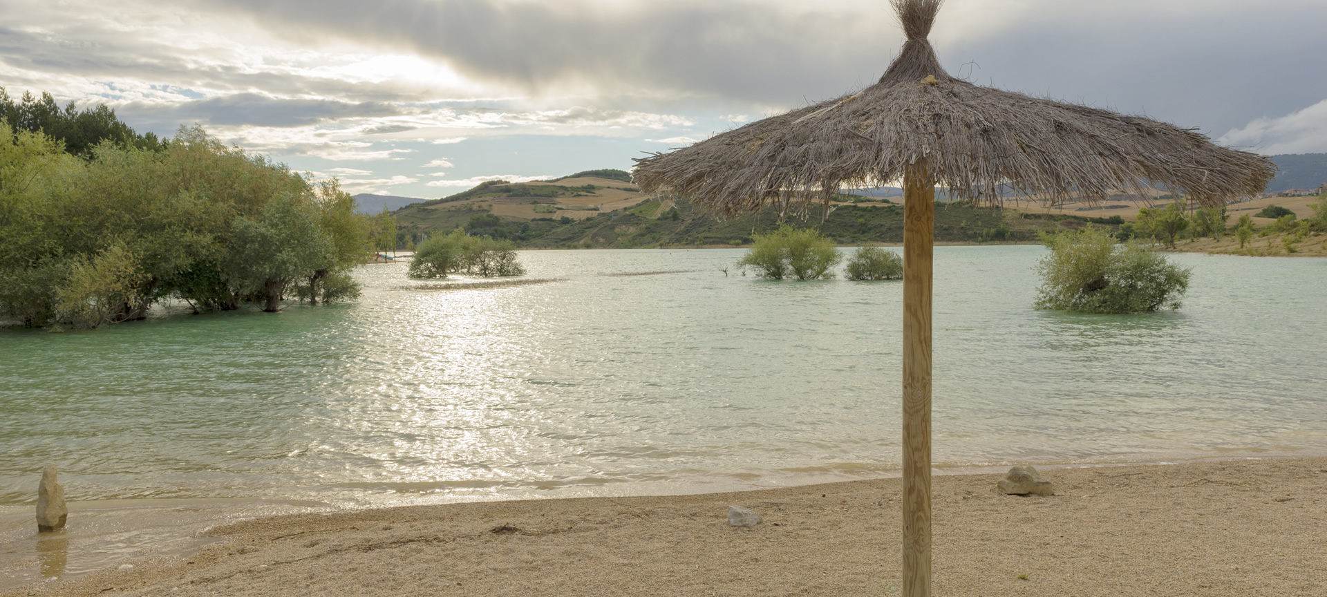 Binnenstrand am Alloz-Stausee, Navarra Binnenstrand am Alloz-Stausee, Navarra