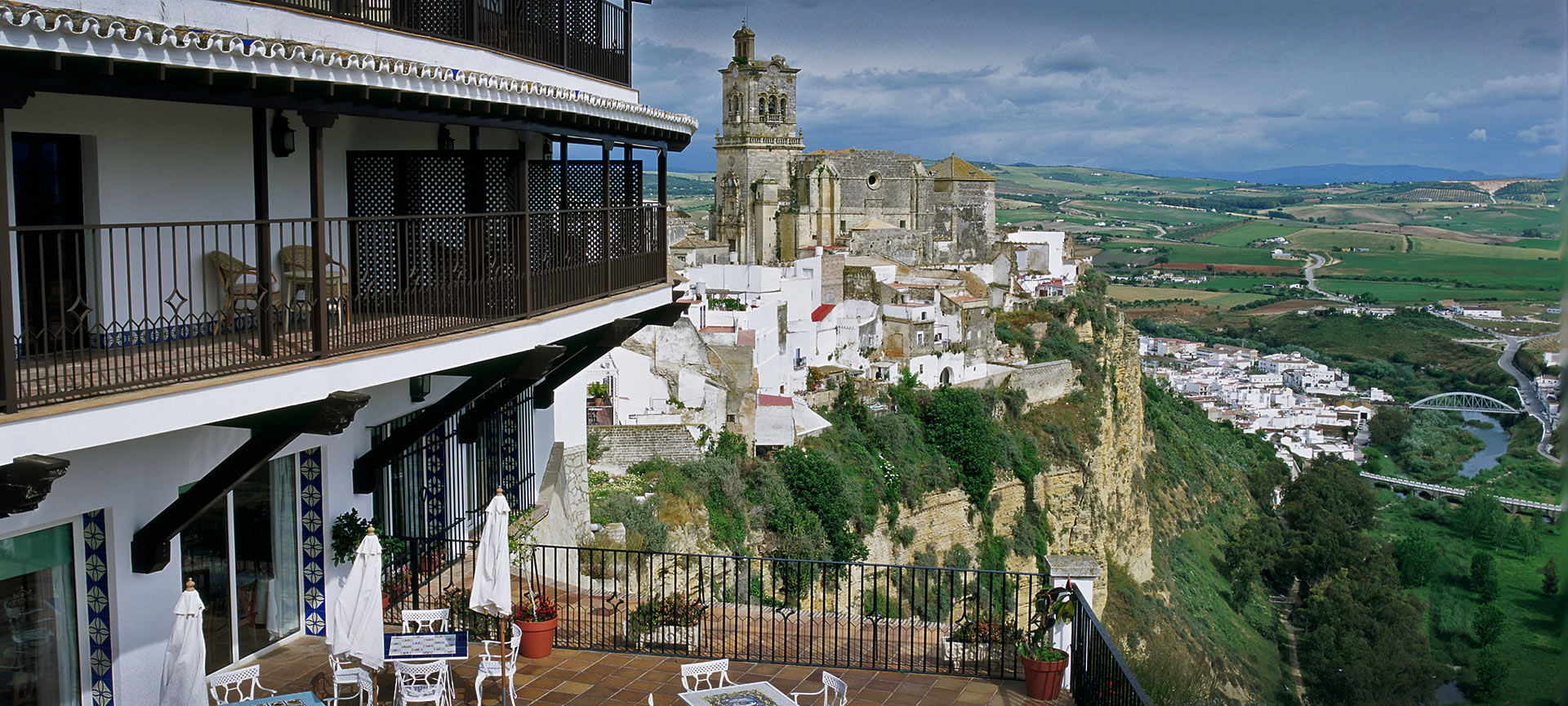 Vedute dalla terrazza esterna del Parador de Arcos de la Frontera Vedute dalla terrazza esterna del Parador de Arcos de la Frontera