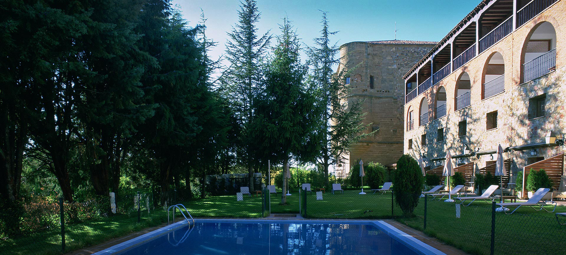 Blick auf das Parador de Benavente mit Pool Blick auf das Parador de Benavente mit Pool