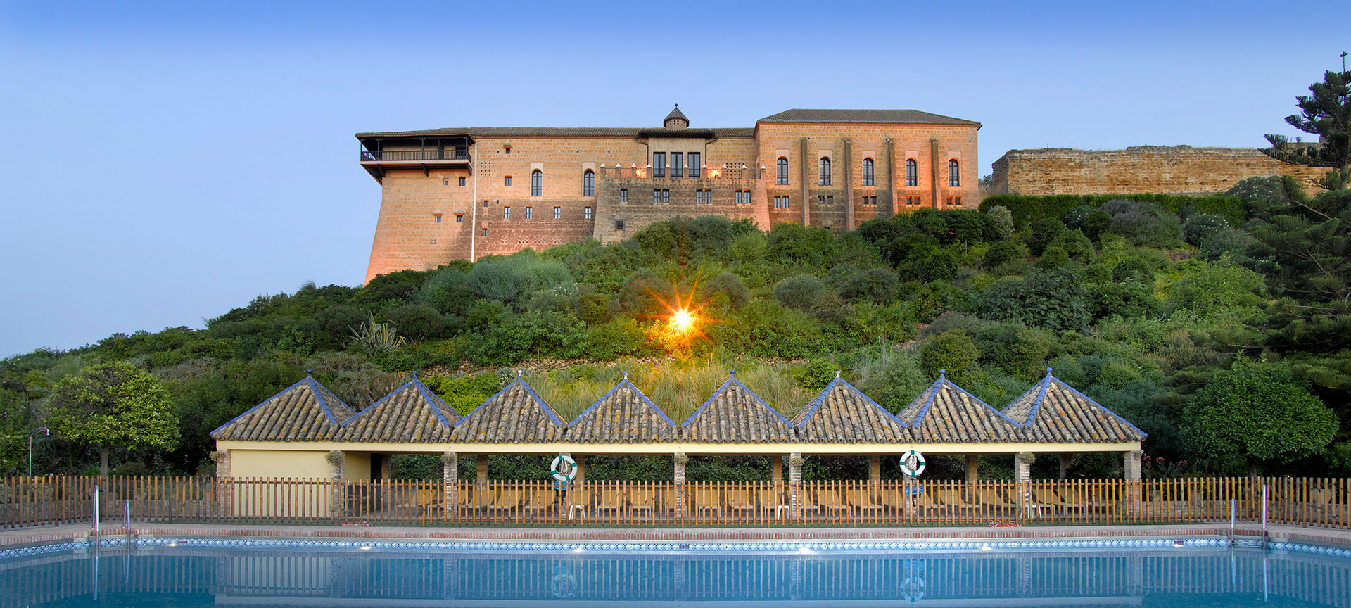 Exterior and swimming pool of the Parador de Carmona Exterior and swimming pool of the Parador de Carmona