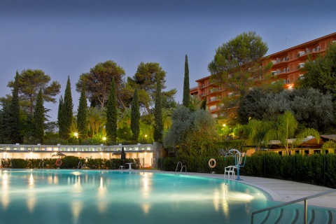 Veduta esterna e piscina del Parador de Córdoba