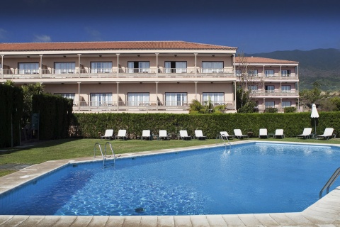 Veduta esterna e piscina del Parador de La Palma