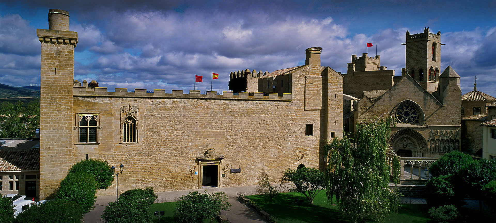 Vista exterior del parador de Olite Vista exterior del parador de Olite