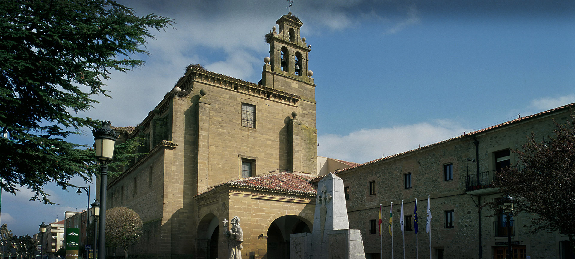 Veduta esterna del Parador de Santo Domingo Bernardo de Fresneda Veduta esterna del Parador de Santo Domingo Bernardo de Fresneda