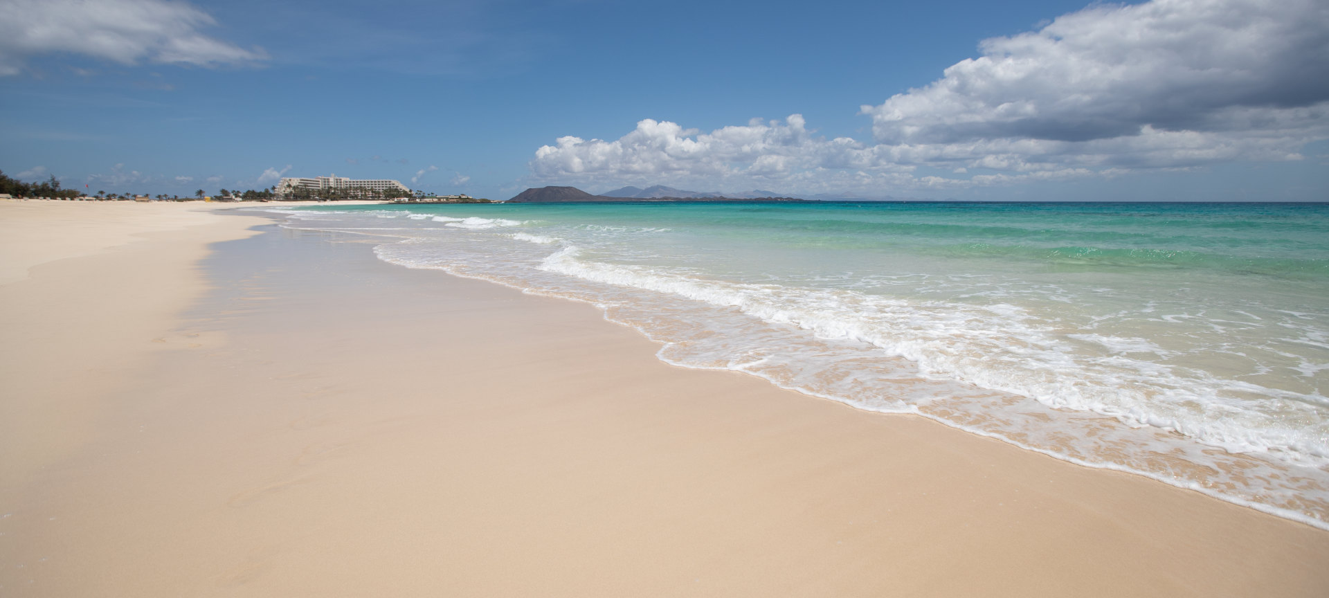 Spiaggia di El Caserón di Corralejo, a Fuerteventura, Isole Canarie Spiaggia di El Caserón di Corralejo, a Fuerteventura, Isole Canarie