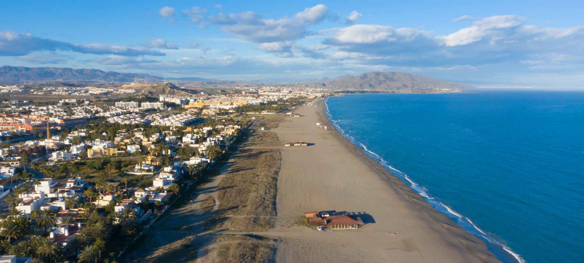 Praia de Puerto de Rey de Vera, em Almeria, Andaluzia Praia de Puerto de Rey de Vera, em Almeria, Andaluzia